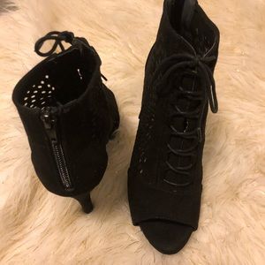 Laser cutout Heeled booties